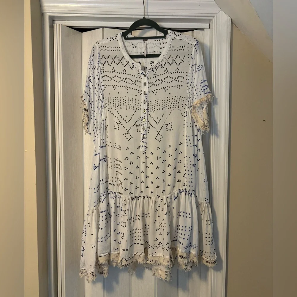 Free People Dress With Frayed Sleeves & Hem. Super Cute! Like New!